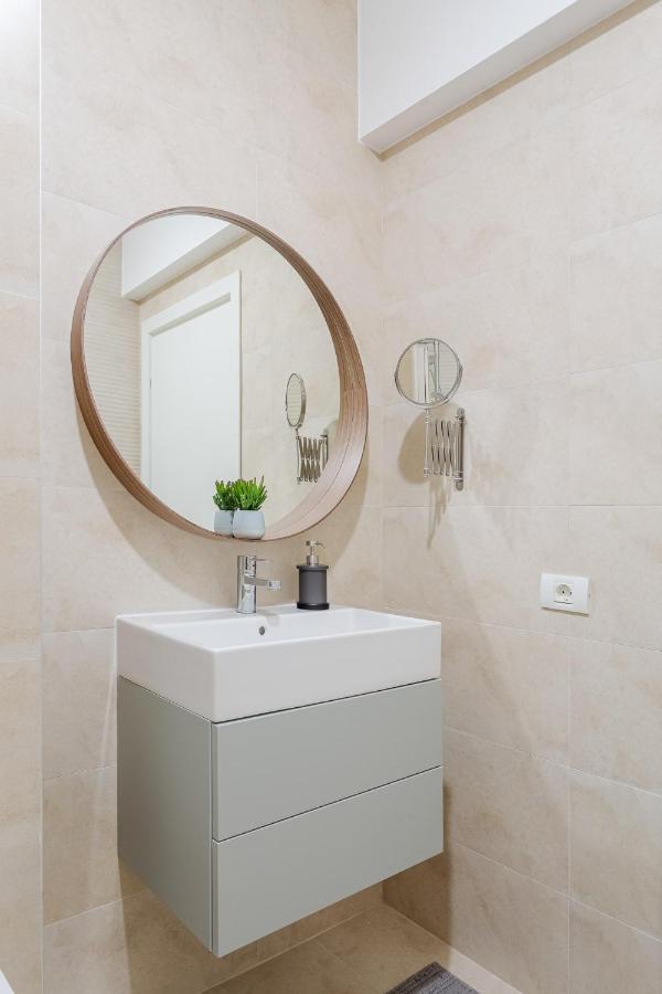 Il Lago - Azur - Cozy Luxurious Smart Home By The Lake Voluntari Extérieur photo