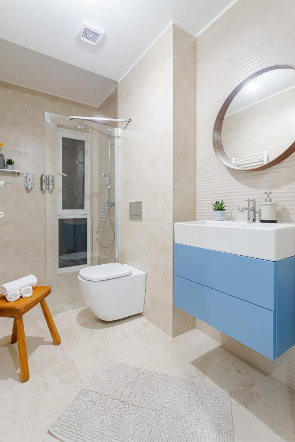 Il Lago - Azur - Cozy Luxurious Smart Home By The Lake Voluntari Extérieur photo